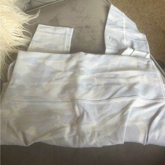 Lululemon - Picture 1 of 3